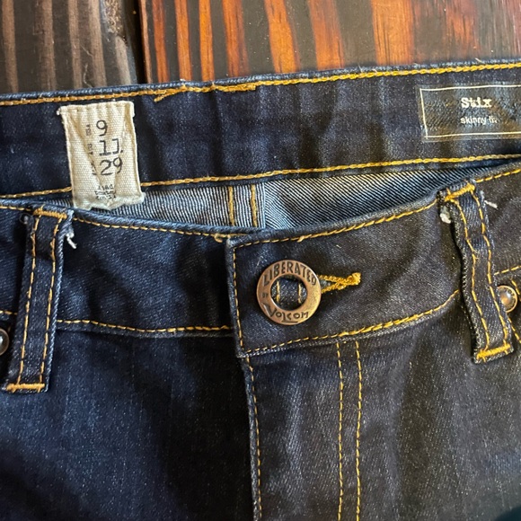 Volcom Low Rise Skinny Jeans - Picture 7 of 7